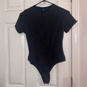 Skims black short sleeve bodysuit in black - never worn.  Size large